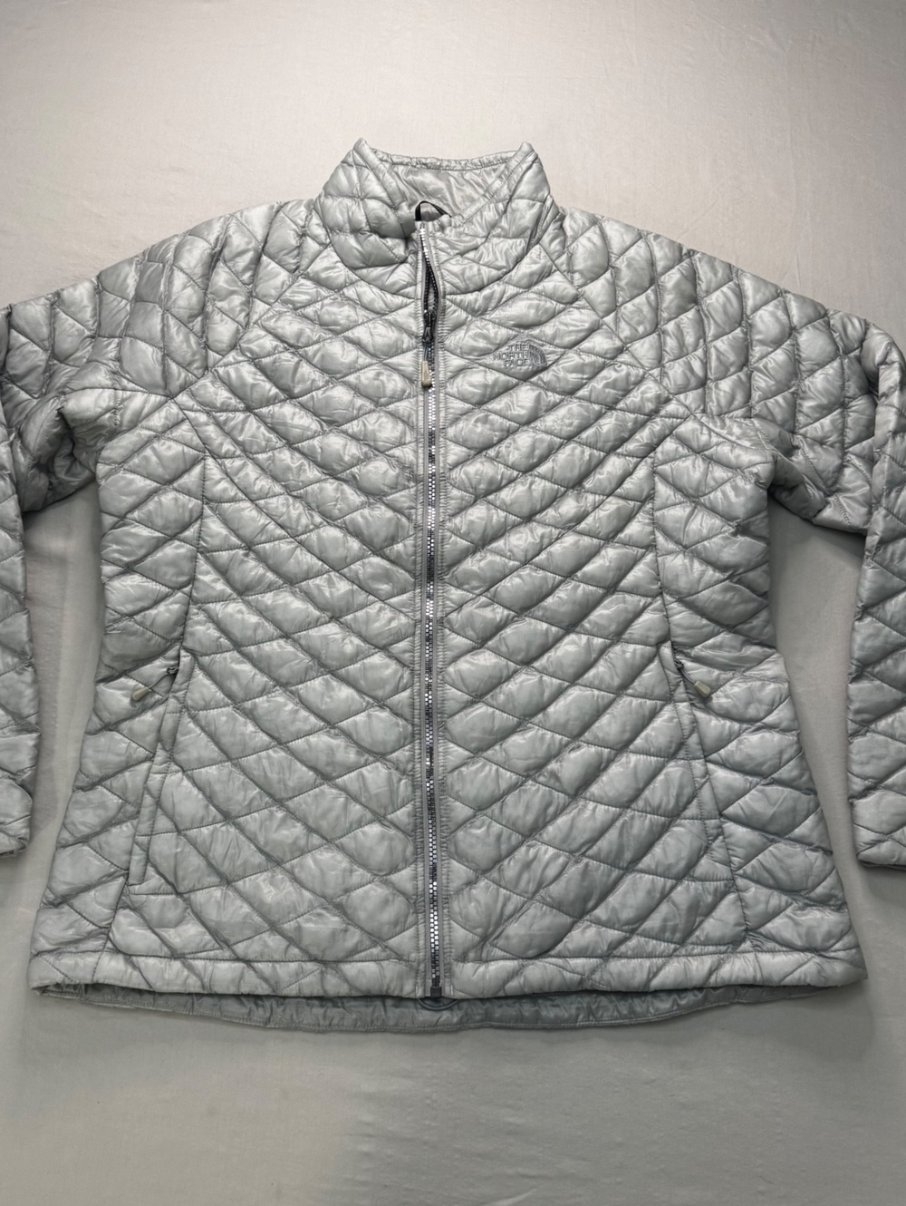 The North Face Women’s L Silver Quilted Full-Zip Puffer Jacket